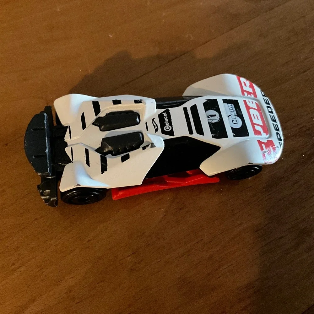 Cyber Speeder‎ Hot Wheels 2017 Diecast Toy Car Colucci Racing Collectible